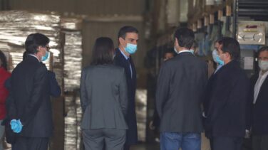 Sánchez visita una empresa de Móstoles que fabrica respiradores