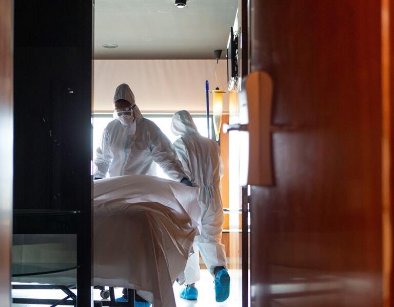 El número de fallecidos en España vuelve a crecer: 585 nuevas víctimas