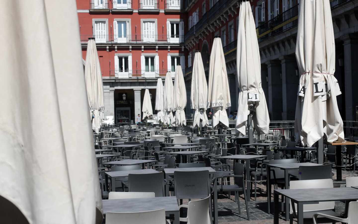 Una terraza en la Plaza Mayor, vacía justo antes de que se declarase el Estado de Alarma