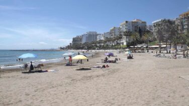 Hallan el cadáver de un hombre en la orilla de una playa de Málaga