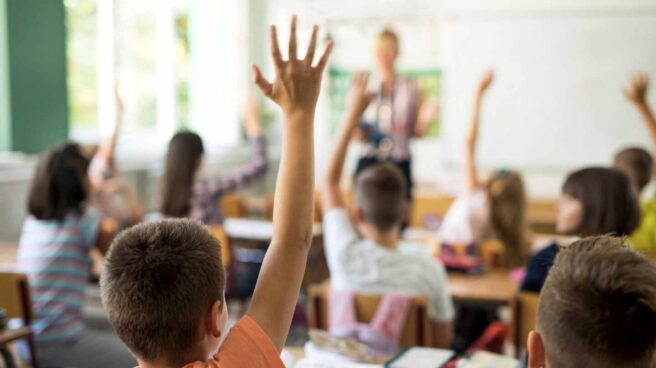 Varios alumnos durante una clase escolar.