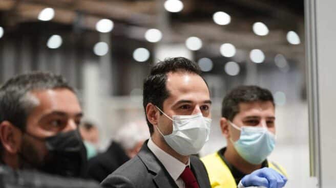 El vicepresidente de la Comunidad de Madrid, Ignacio Aguado, en una visita al hospital instalado en Ifema.