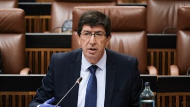 Andalucía avisa al Gobierno que los anuncios de desescalada en dos tiempos "confunden" a la gente