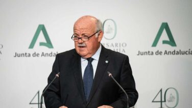 Andalucía mantendrá aislados a los sanitarios contagiados una semana más de lo que recomienda Sanidad