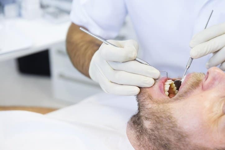 Consulta de un dentista en una imagen de archivo.