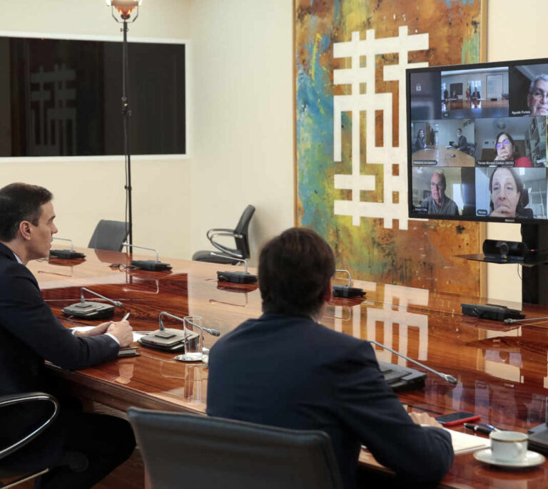 Estos son los científicos a los que escucha (cuando le interesa) Pedro Sánchez