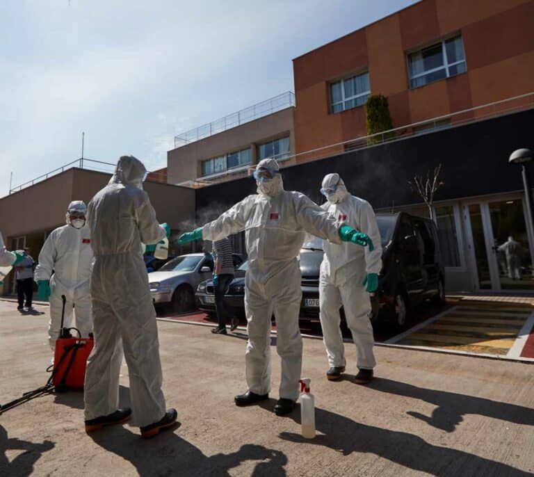 Sanchez defiende su gestión con las 5.200 actuaciones del Ejército en las residencias