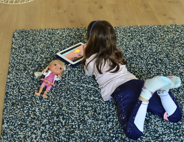 Expertos alertan del "riesgo" de dejar salir a los niños: "Habría que esperar 14 días más"
