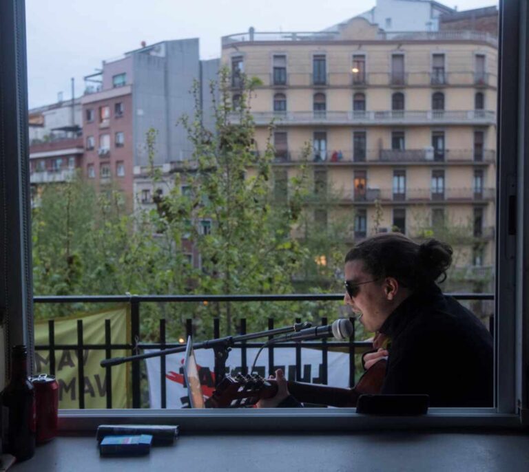 Casi cinco millones de personas se enfrentan al confinamiento en soledad