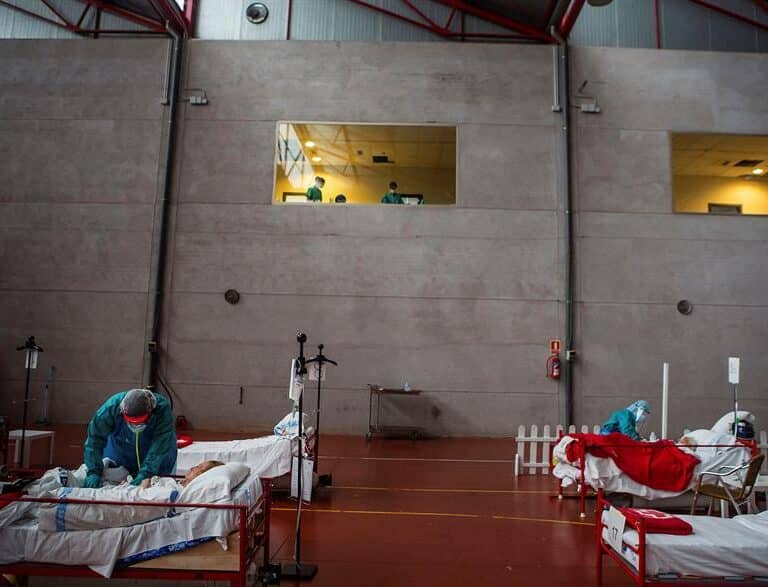 Los casos de coronavirus siguen al alza: 440 muertes y 4.635 contagios en 24 horas