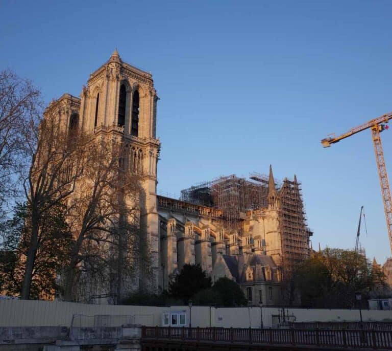 La campana de Notre Dame vuelve a sonar en el aniversario del incendio que arrasó la catedral