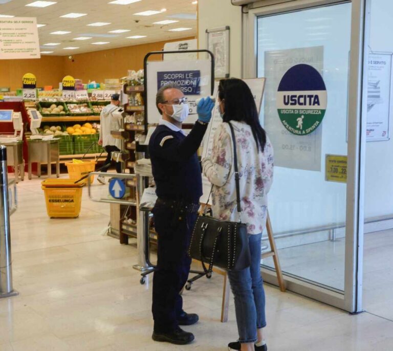 Italia registra la menor cifra de casos en un mes con 2.972 contagios nuevos