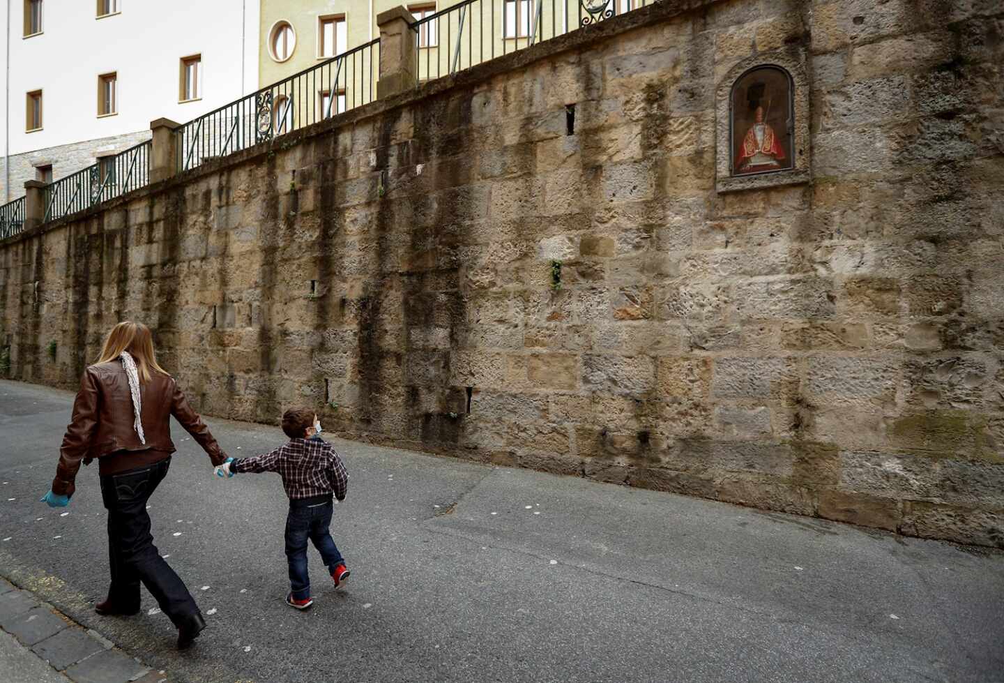 Los niños menores de 14 años sólo podrán salir para acompañar a un familiar a hacer la compra