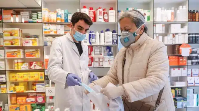 Razones para comprar las mascarillas en la farmacia en plena crisis sanitaria