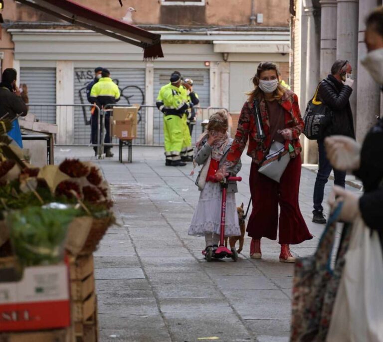 Italia avanza con paso firme contra el coronavirus y registra la menor cifra de muertes en tres semanas