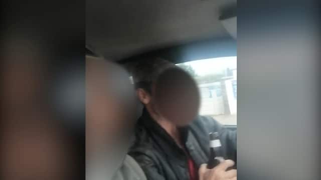 Dos investigados por publicar un vídeo circulando sin cinturón y bebiendo alcohol