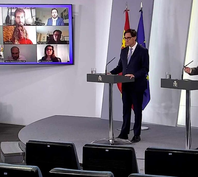 Así quedan las salidas de los niños: una hora, una vez al día, con juguetes y hasta las nueve de la noche