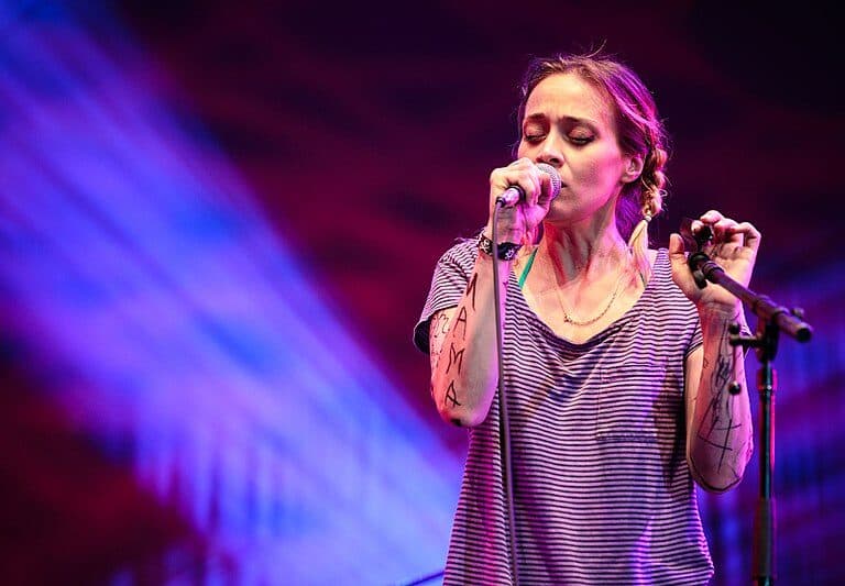 Quién es Fiona Apple y por qué su último álbum tiene un 10 según la crítica