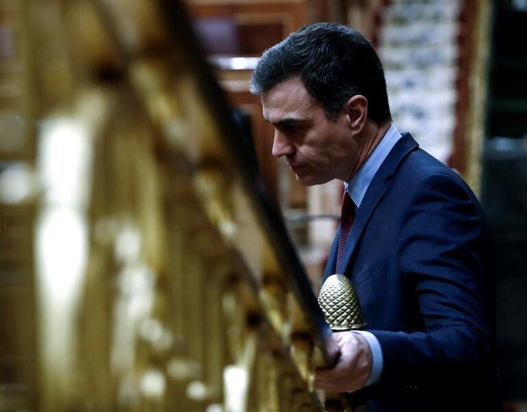 Los errores en la gestión de la crisis por los que la oposición acorrala a Pedro Sánchez