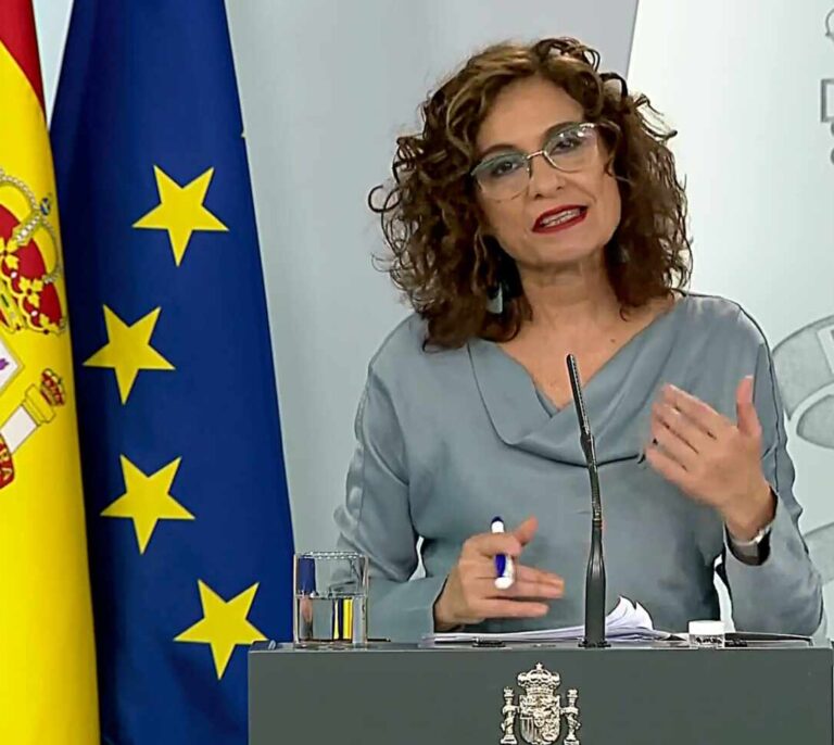El Gobierno aprueba la moratoria de impuestos para 3,4 millones de pymes y autónomos