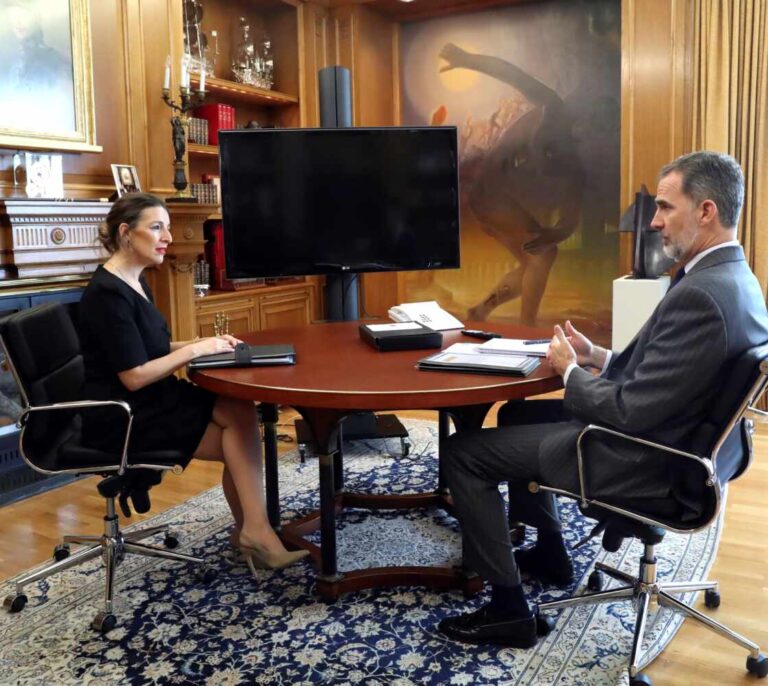 Yolanda Díaz expone a Felipe VI las medidas y ayudas de Trabajo ante la pandemia