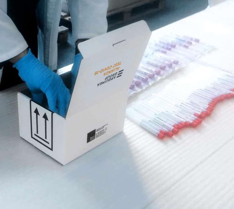 Un consorcio de laboratorios ofrece hacer 10.000 test al día y Sanidad no le contesta