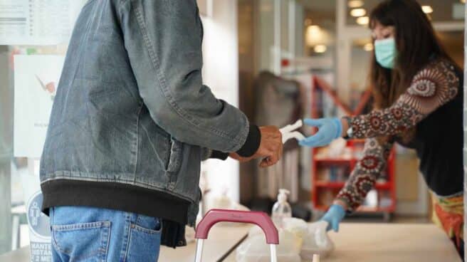 Campaña Ningún Hogar sin Alimentos de la Fundación La Caixa y CaixaBank Voluntarios para Bancos de Alimentos en la crisis del coronavirus