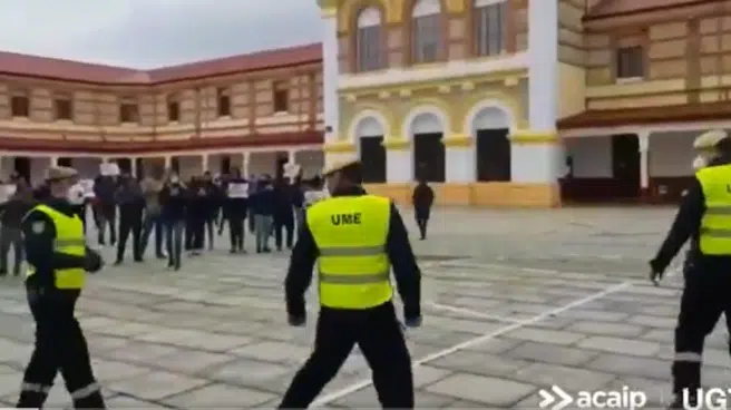 Vídeo: Los presos de la cárcel de Burgos aplauden a la UME tras desinfectar la prisión