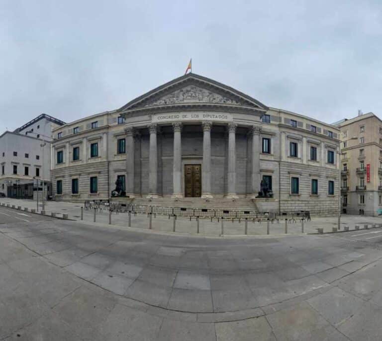El Covid obliga a celebrar el Día de la Constitución fuera del Congreso
