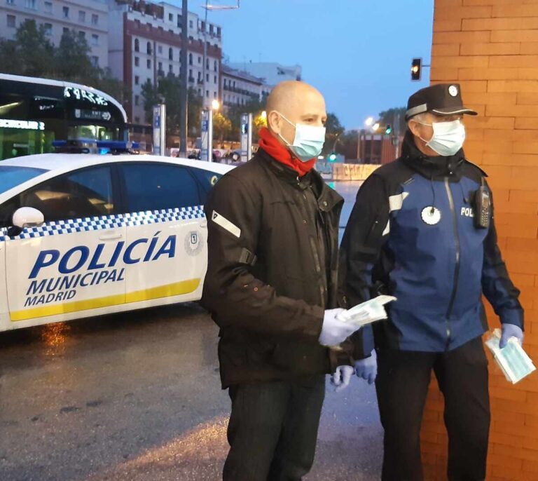 Vuelta al trabajo con reparto de mascarillas