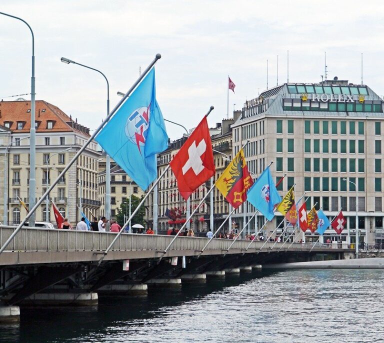 Grandes patrimonios exploran ya fórmulas para sacar su dinero de España si la crisis se complica