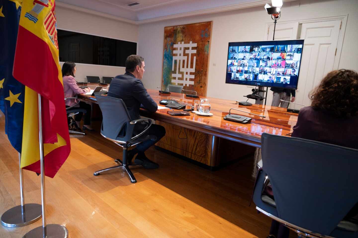 Pedro Sánchez, durante la videoconferencia con la Junta Directiva de la FEMP.