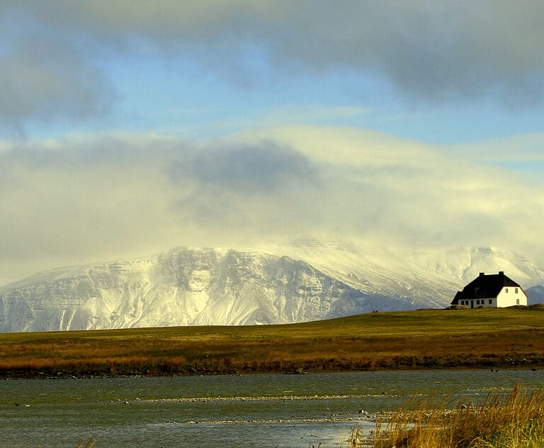 Islandia permitirá entrar en el país a turistas vacunados