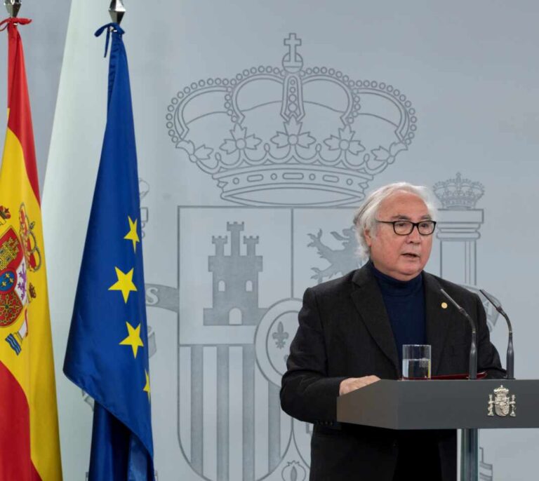 Castells no estará en la reunión con las comunidades a causa de una operación "urgente"