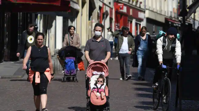 Francia y Alemania estudian eliminar el uso obligatorio de la mascarilla en exteriores