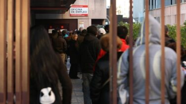 Cáritas calcula que en cuatro meses habrá 400.000 parados de larga duración más