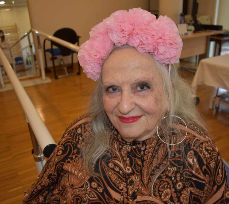 La 'Rosalía' de 90 años que le canta al coronavirus desde una residencia