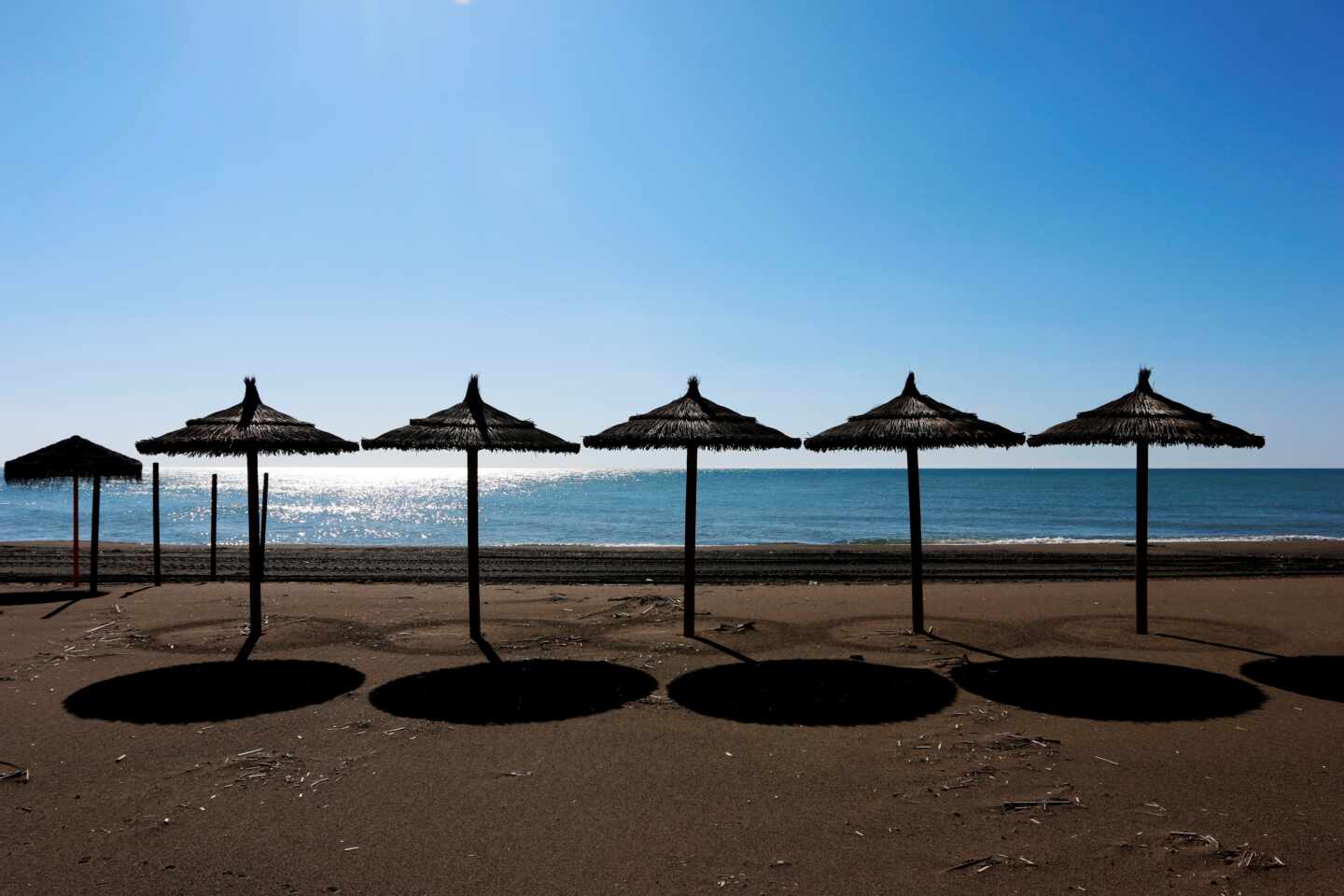 Dos niños, aprendices de socorrista, salvan la vida a tres turistas extranjeros en Torremolinos