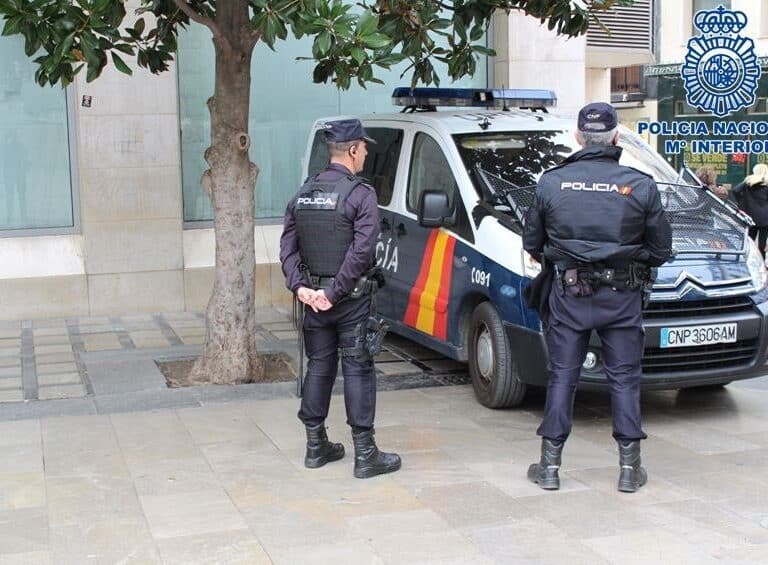 Detenido un joven en Valencia por matar a su animal de compañía tras lanzarlo desde un quinto piso