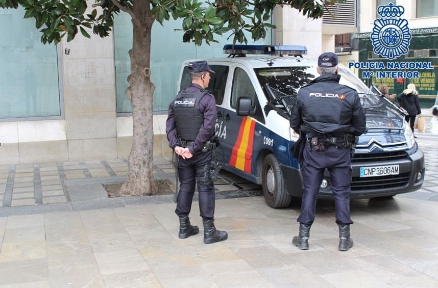 Detenido un joven en Valencia por matar a su animal de compañía tras lanzarlo desde un quinto piso