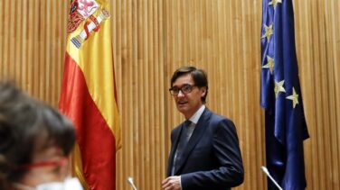 La oposición acusa a Illa de imponer a las empresas medidas imposibles de cumplir para la vuelta al trabajo