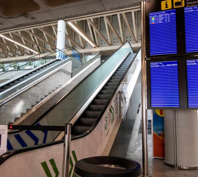 Aena hunde un 83% el beneficio trimestral por el golpe del coronavirus a la aviación