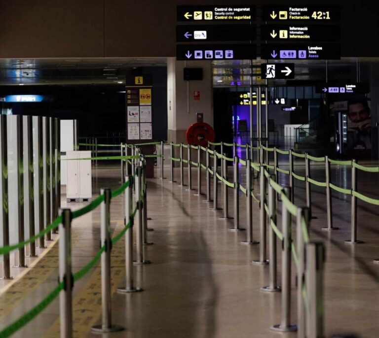 Uno de cada cuatro aeropuertos permanece cerrado y ya sólo abre si lo pide una aerolínea