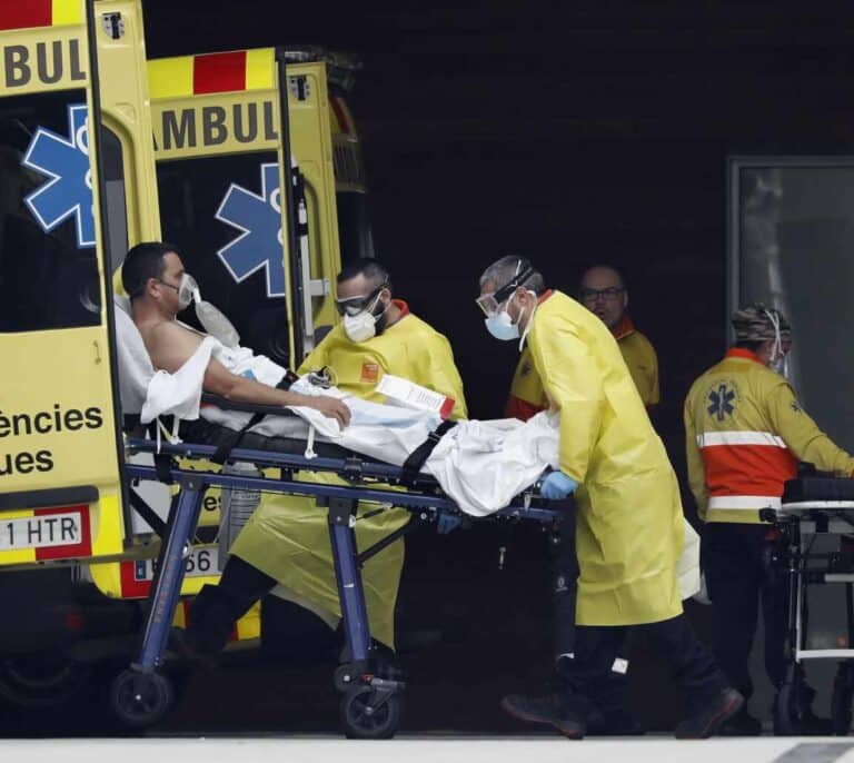 Sanidad confirma 551 muertes más en 24 horas pero ignora el último recuento de Cataluña