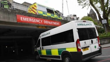 Reino Unido supera los 26.000 muertos tras incluir de golpe a todos los muertos en residencias