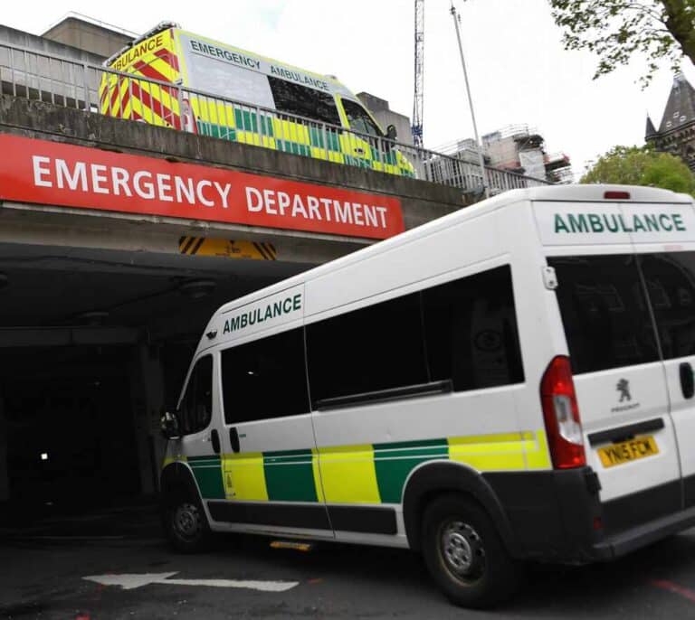 Reino Unido supera los 26.000 muertos tras incluir de golpe a todos los muertos en residencias