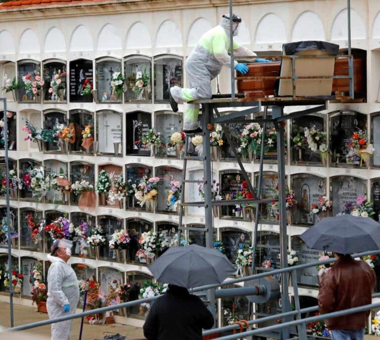 Los musulmanes, atrapados por el coronavirus sin opciones para enterrar a sus fallecidos