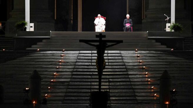 El Papa Francisco, en el Via Crucis en El Vaticano.