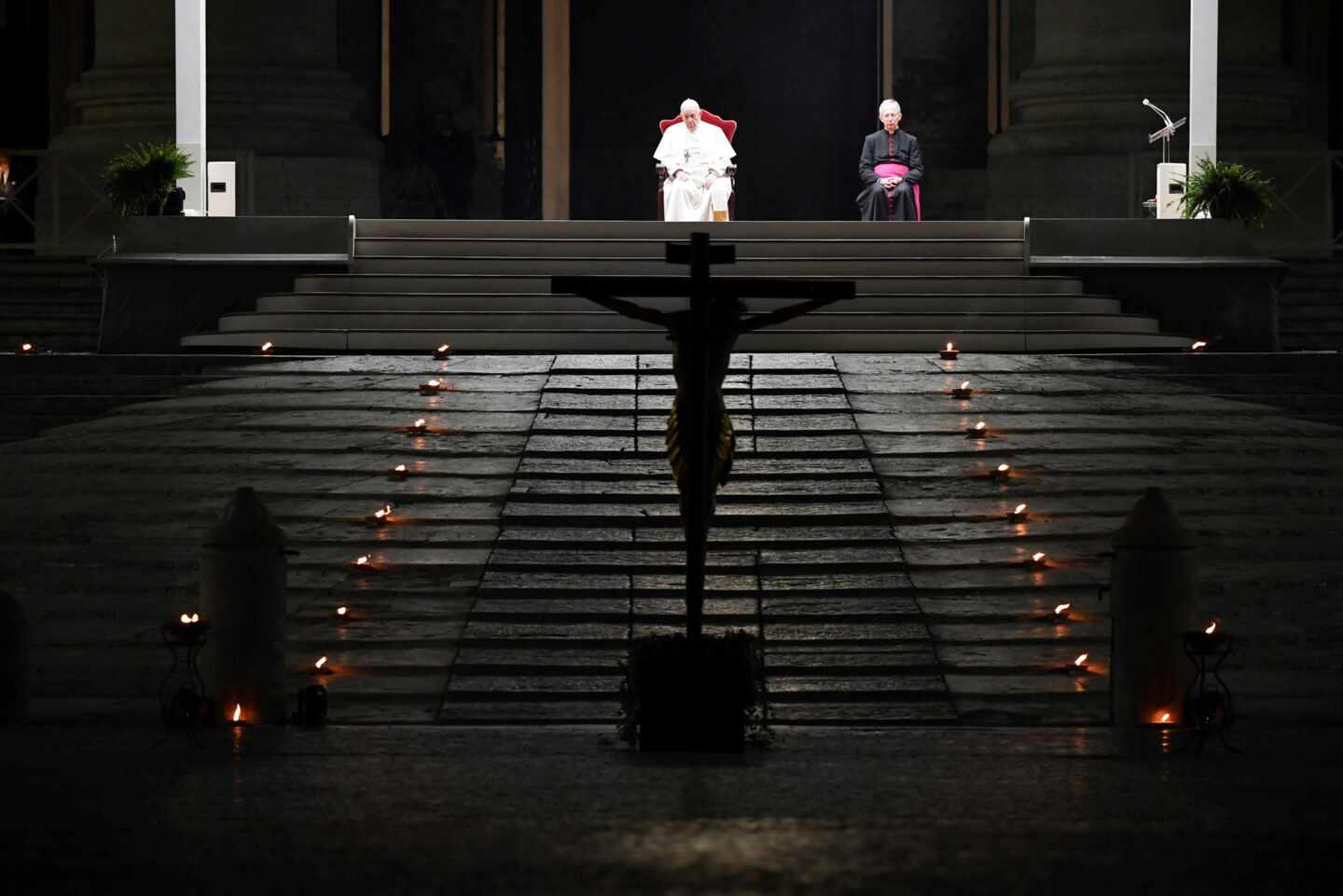 Insólito Via Crucis del Papa en El Vaticano