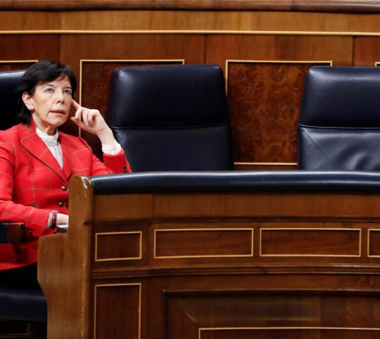 Las autonomías cargan contra la "dejación de funciones" del Gobierno para la vuelta al cole: "Vamos muy tarde"